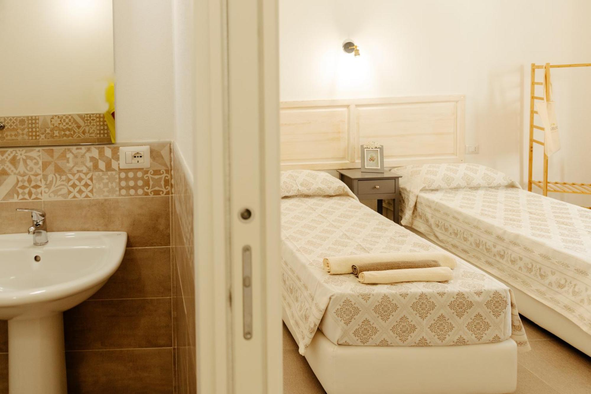 Domo Mediterranea Affittacamere-Guest House SantʼAntìoco Zewnętrze zdjęcie